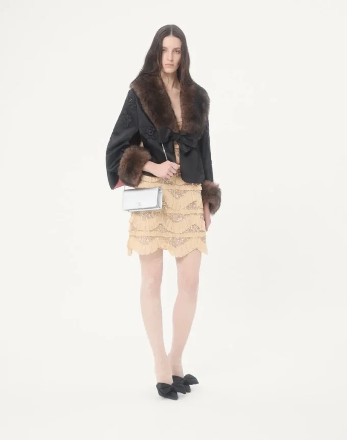 Mini sac à bandoulière VLogo Signature en cuir de veau grainé laminé Mini sac à bandoulière VLogo Signature en cuir de veau grainé laminé