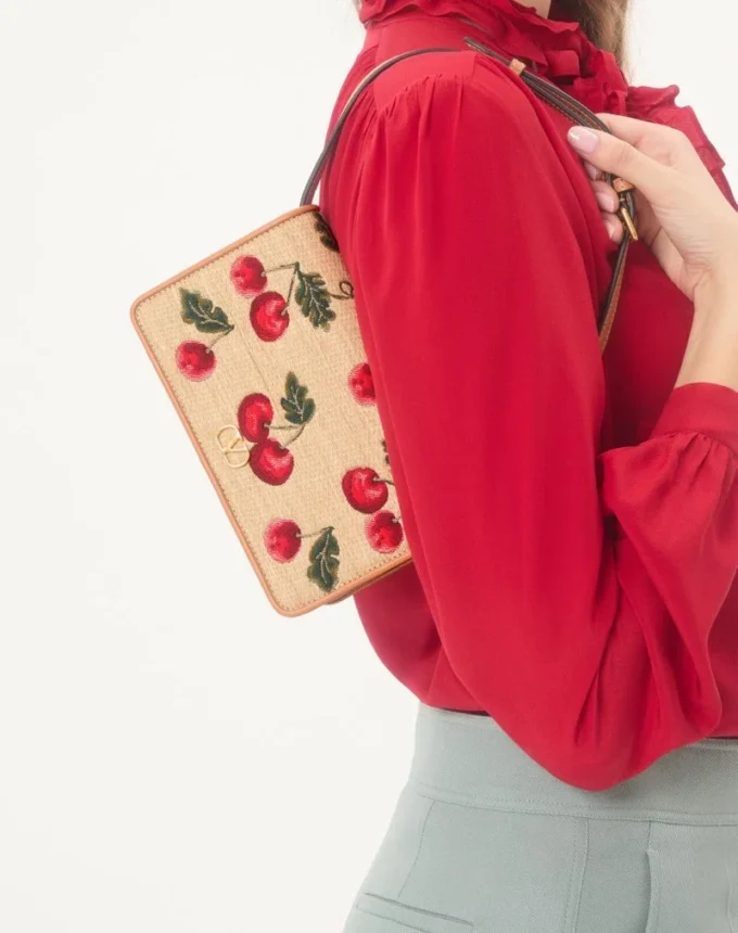 Mini sac à bandoulière Vlogo Signature en raphia jacquard avec motif Cherryfic Mini sac à bandoulière Vlogo Signature en raphia jacquard avec motif Cherryfic