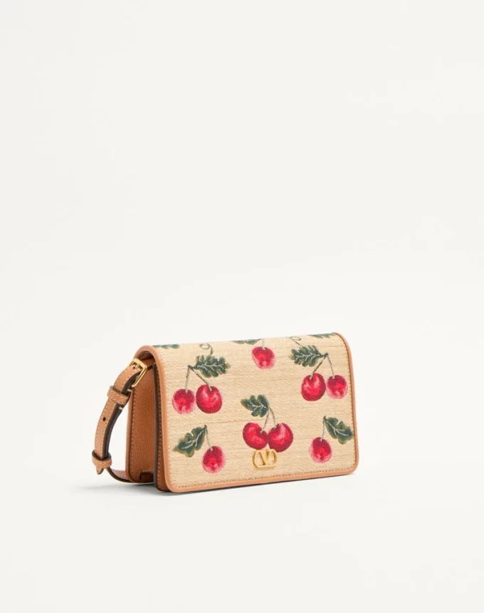 Mini sac à bandoulière Vlogo Signature en raphia jacquard avec motif Cherryfic Mini sac à bandoulière Vlogo Signature en raphia jacquard avec motif Cherryfic