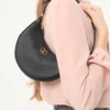 Mini sac hobo Vlogo Signature en cuir de veau grainé Mini sac hobo Vlogo Signature en cuir de veau grainé