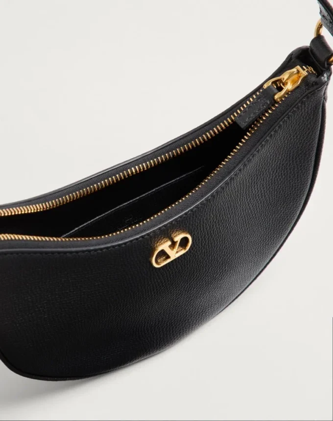Mini sac hobo Vlogo Signature en cuir de veau grainé Mini sac hobo Vlogo Signature en cuir de veau grainé