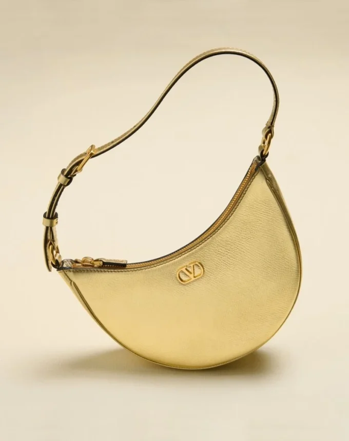 Mini sac hobo Vlogo Signature en cuir de veau grainé laminé Mini sac hobo Vlogo Signature en cuir de veau grainé laminé