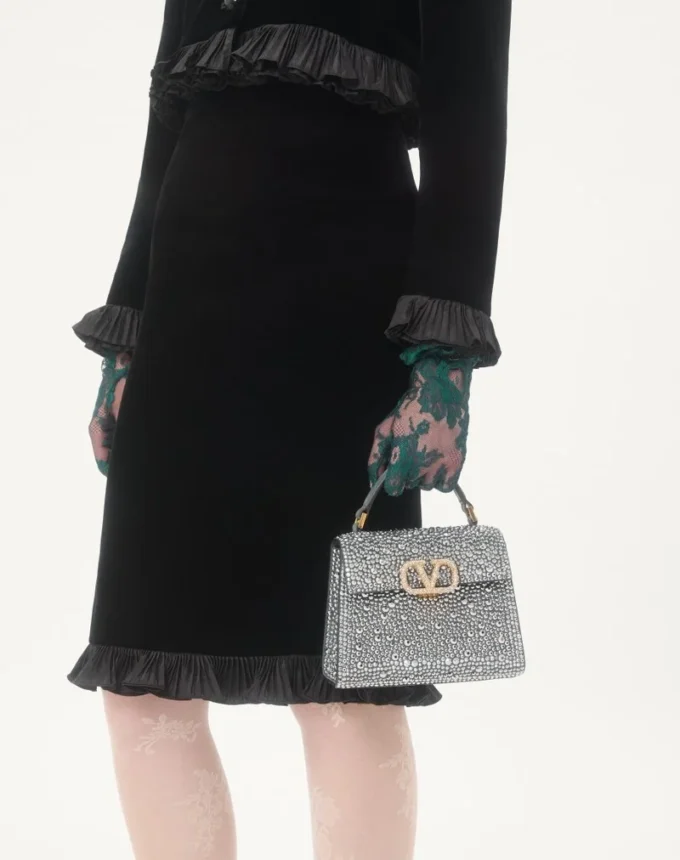 Mini sac à main Valentino Garavani Vsling avec strass et logo bijou Mini sac à main Valentino Garavani Vsling avec strass et logo bijou