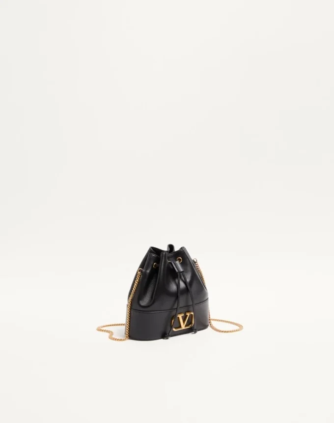 Mini sac seau en cuir nappa avec chaîne signature Vlogo Mini sac seau en cuir nappa avec chaîne signature Vlogo