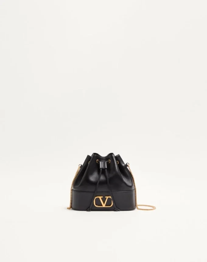 Mini sac seau en cuir nappa avec chaîne signature Vlogo Mini sac seau en cuir nappa avec chaîne signature Vlogo