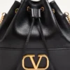 Mini sac seau en cuir nappa avec chaîne signature Vlogo Mini sac seau en cuir nappa avec chaîne signature Vlogo