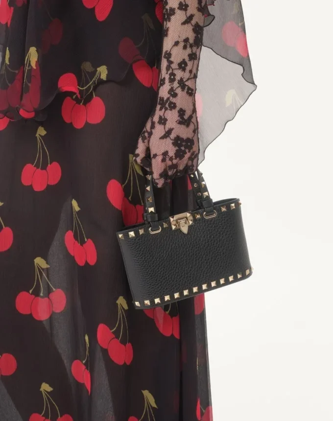 Mini sac shopping Rockstud en cuir de veau grainé Mini sac shopping Rockstud en cuir de veau grainé
