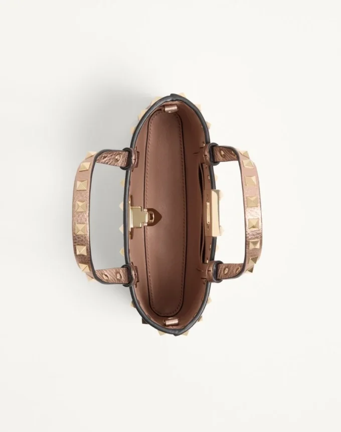 Mini sac shopping Rockstud en cuir de veau grainé laminé Mini sac shopping Rockstud en cuir de veau grainé laminé