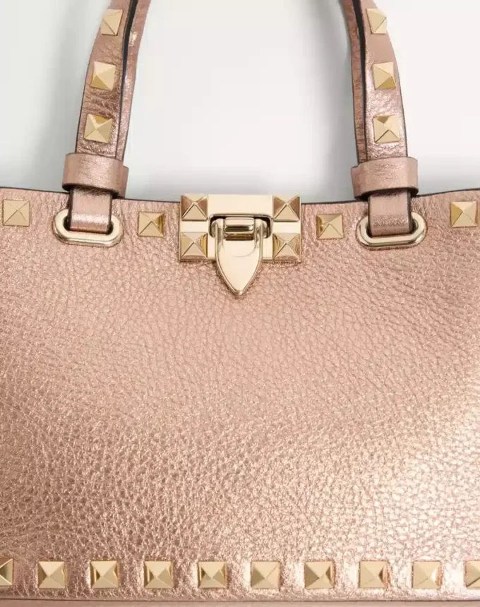 Mini sac shopping Rockstud en cuir de veau grainé laminé Mini sac shopping Rockstud en cuir de veau grainé laminé