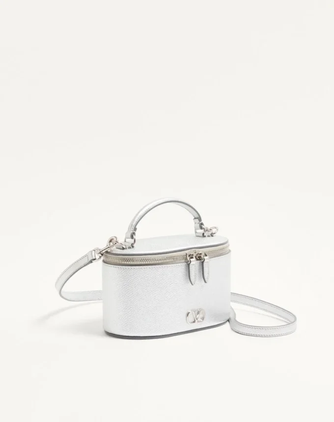 Mini trousse de toilette VLogo Signature en cuir de veau grainé laminé Mini trousse de toilette VLogo Signature en cuir de veau grainé laminé