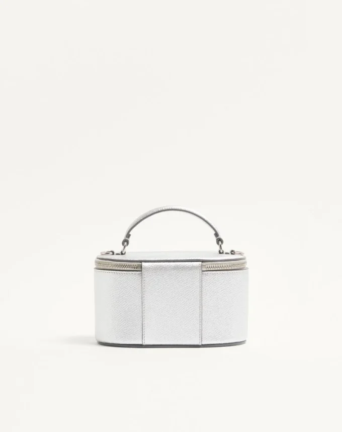 Mini trousse de toilette VLogo Signature en cuir de veau grainé laminé Mini trousse de toilette VLogo Signature en cuir de veau grainé laminé