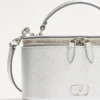 Mini trousse de toilette VLogo Signature en cuir de veau grainé laminé Mini trousse de toilette VLogo Signature en cuir de veau grainé laminé