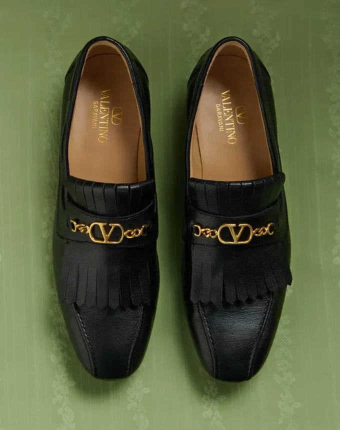 Mocassins en cuir de chevreau avec franges et logo VLogo Signature
