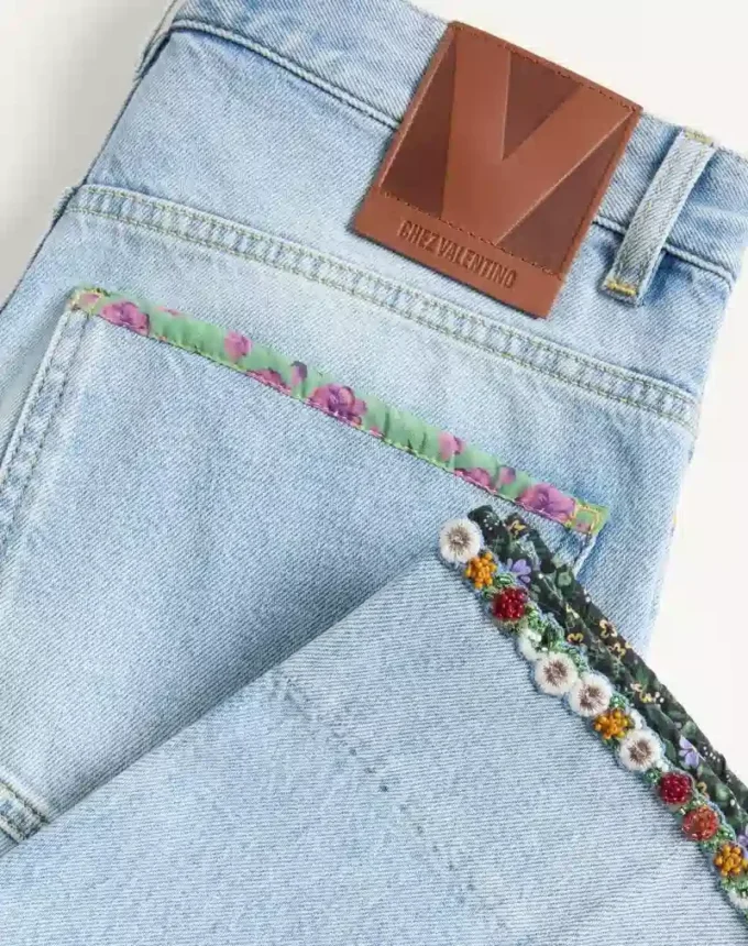 Pantalon en denim brodé Pantalon en denim brodé