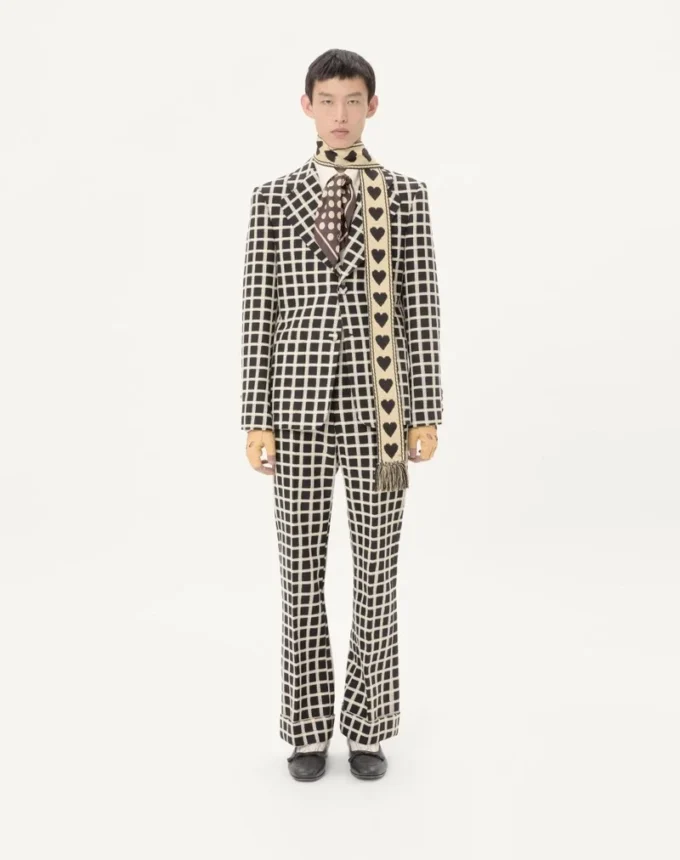 Pantalon en laine mélangée à carreaux avec revers Pantalon en laine mélangée à carreaux avec revers