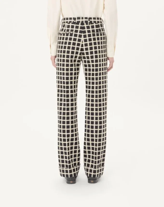 Pantalon en laine mélangée à carreaux avec revers Pantalon en laine mélangée à carreaux avec revers