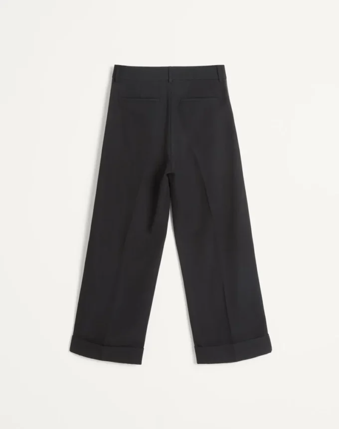 Pantalon en laine à revers avec bandes latérales en satin Pantalon en laine à revers avec bandes latérales en satin
