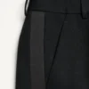Pantalon en laine à revers avec bandes latérales en satin Pantalon en laine à revers avec bandes latérales en satin