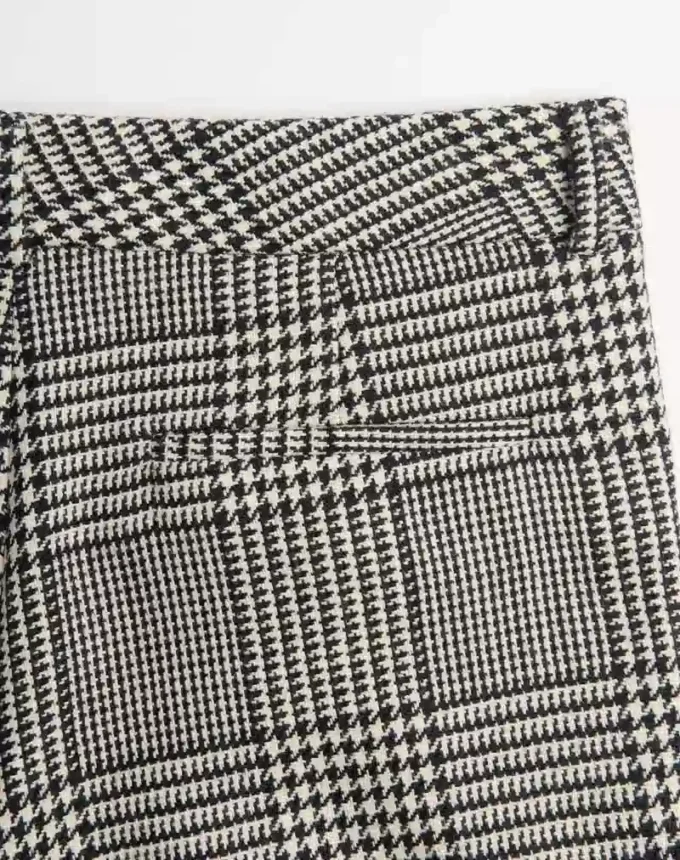 Pantalon en laine à revers avec motif à carreaux pied-de-poule Pantalon en laine à revers avec motif à carreaux pied-de-poule