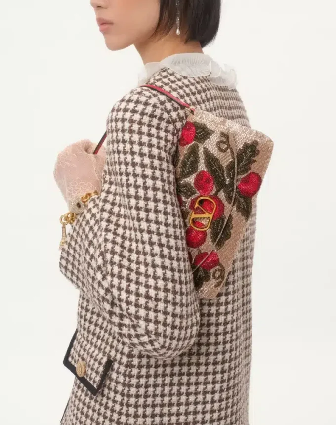 Petit sac à bandoulière brodé Valentino Garavani DeVain Petit sac à bandoulière brodé Valentino Garavani DeVain