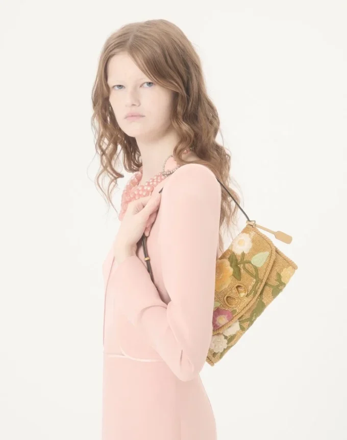 Petit sac à bandoulière brodé Valentino Garavani DeVain Petit sac à bandoulière brodé Valentino Garavani DeVain