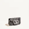 Petit sac à bandoulière brodé Valentino Garavani Locò avec logo bijou Petit sac à bandoulière brodé Valentino Garavani Locò avec logo bijou