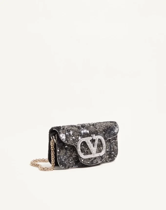 Petit sac à bandoulière brodé Valentino Garavani Locò avec logo bijou Petit sac à bandoulière brodé Valentino Garavani Locò avec logo bijou