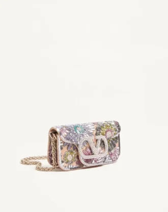 Petit sac à bandoulière brodé Valentino Garavani Locò avec logo bijou