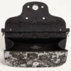 Petit sac à bandoulière brodé Valentino Garavani Locò avec logo bijou Petit sac à bandoulière brodé Valentino Garavani Locò avec logo bijou