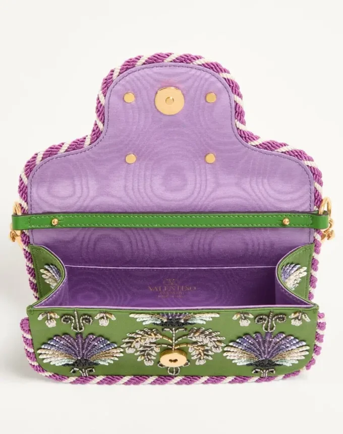 Petit sac à bandoulière brodé Valentino Garavani Locò avec logo bijou Petit sac à bandoulière brodé Valentino Garavani Locò avec logo bijou