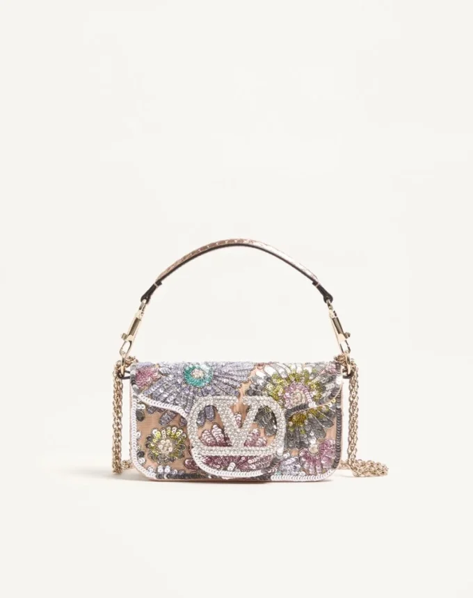 Petit sac à bandoulière brodé Valentino Garavani Locò avec logo bijou Petit sac à bandoulière brodé Valentino Garavani Locò avec logo bijou