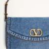 Petit sac à bandoulière en denim Valentino Garavani DeVain Petit sac à bandoulière en denim Valentino Garavani DeVain