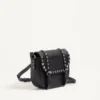 Petit sac à bandoulière Rockstud en cuir de veau grainé Petit sac à bandoulière Rockstud en cuir de veau grainé