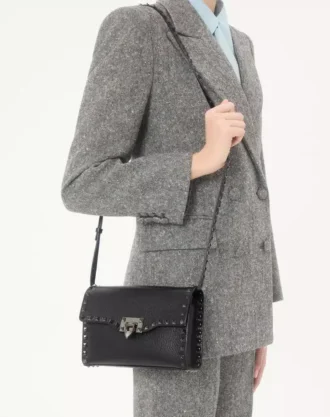 Petit sac à bandoulière Rockstud en cuir de veau grainé