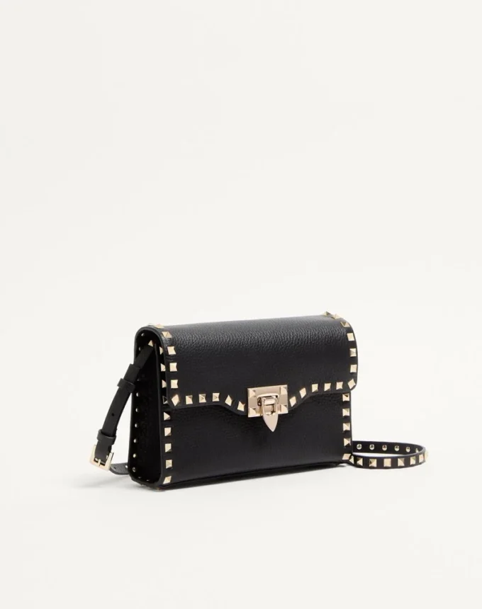 Petit sac à bandoulière Rockstud en cuir de veau grainé Petit sac à bandoulière Rockstud en cuir de veau grainé