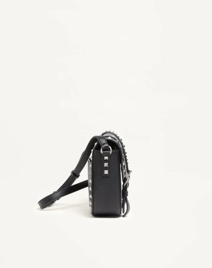 Petit sac à bandoulière Rockstud en cuir de veau grainé Petit sac à bandoulière Rockstud en cuir de veau grainé