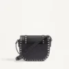 Petit sac à bandoulière Rockstud en cuir de veau grainé Petit sac à bandoulière Rockstud en cuir de veau grainé