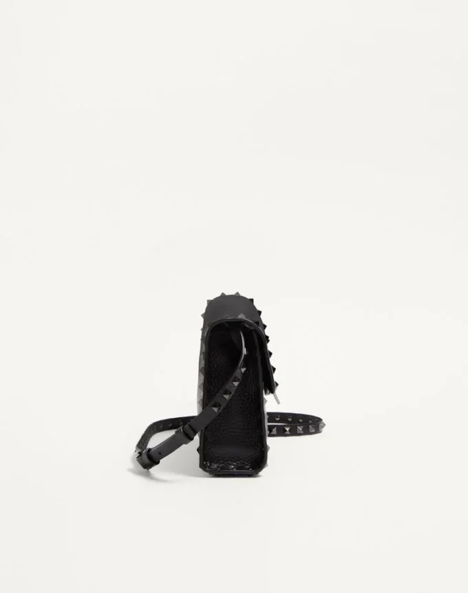 Petit sac à bandoulière Rockstud en cuir de veau grainé Petit sac à bandoulière Rockstud en cuir de veau grainé