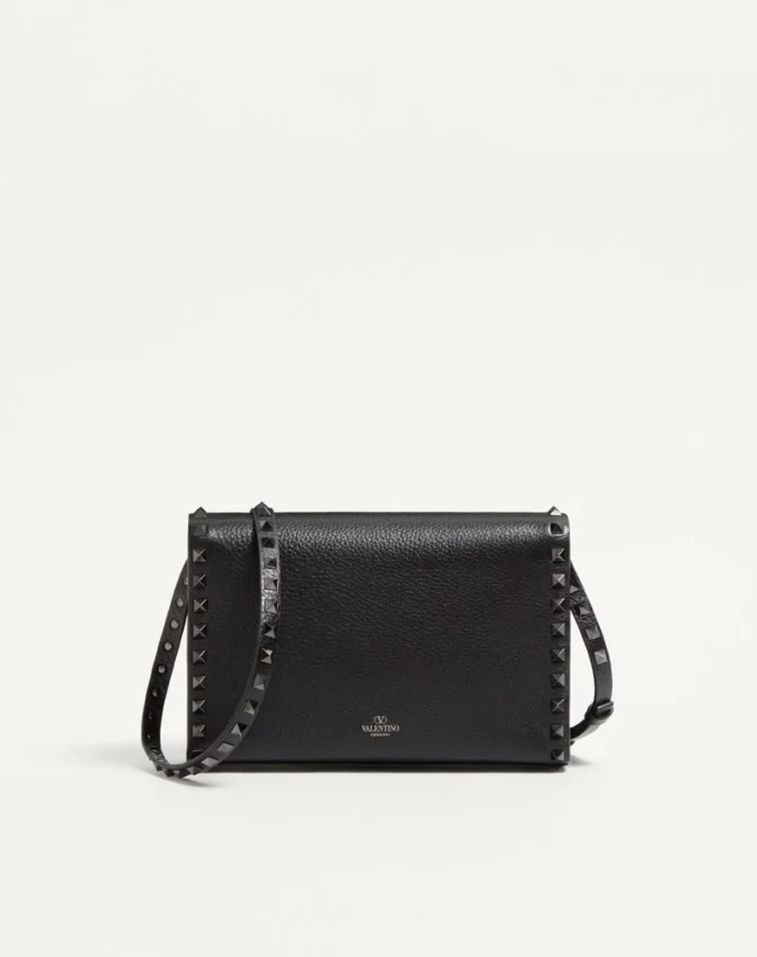Petit sac à bandoulière Rockstud en cuir de veau grainé Petit sac à bandoulière Rockstud en cuir de veau grainé