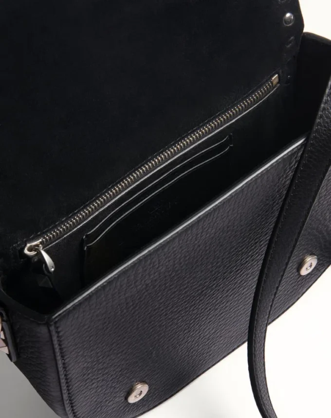 Petit sac à bandoulière Rockstud en cuir de veau grainé Petit sac à bandoulière Rockstud en cuir de veau grainé