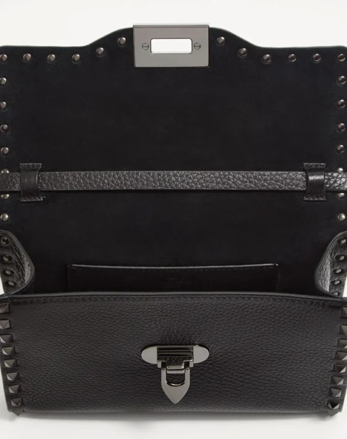 Petit sac à bandoulière Rockstud en cuir de veau grainé Petit sac à bandoulière Rockstud en cuir de veau grainé