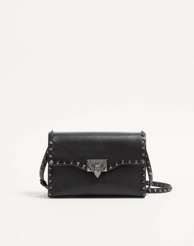 Petit sac à bandoulière Rockstud en cuir de veau grainé Petit sac à bandoulière Rockstud en cuir de veau grainé