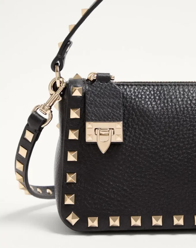 Petit sac à bandoulière Rockstud en cuir de veau grainé Petit sac à bandoulière Rockstud en cuir de veau grainé