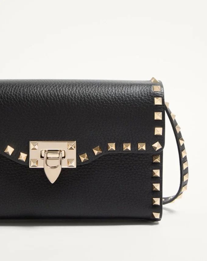 Petit sac à bandoulière Rockstud en cuir de veau grainé Petit sac à bandoulière Rockstud en cuir de veau grainé