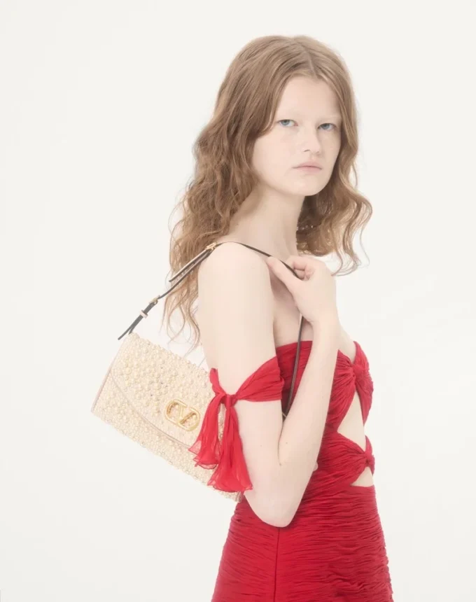 Petit sac à bandoulière Valentino Garavani DeVain avec perles et strass Petit sac à bandoulière Valentino Garavani DeVain avec perles et strass