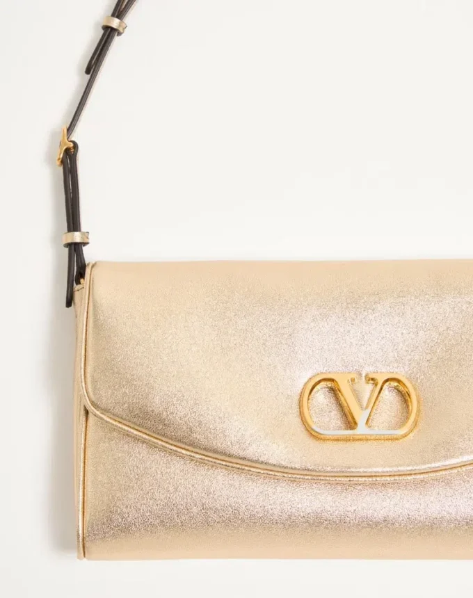 Petit sac à bandoulière Valentino Garavani DeVain en cuir nappa laminé Petit sac à bandoulière Valentino Garavani DeVain en cuir nappa laminé