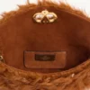Petit sac à bandoulière Valentino Garavani DeVain en fourrure d’agneau avec strass. Petit sac à bandoulière Valentino Garavani DeVain en fourrure d’agneau avec strass.