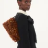 Petit sac à bandoulière Valentino Garavani DeVain en fourrure d’agneau avec strass. Petit sac à bandoulière Valentino Garavani DeVain en fourrure d’agneau avec strass.
