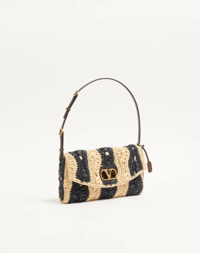 Petit sac à bandoulière Valentino Garavani DeVain en raphia avec motif ondulé Petit sac à bandoulière Valentino Garavani DeVain en raphia avec motif ondulé