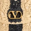 Petit sac à bandoulière Valentino Garavani DeVain en raphia avec motif ondulé Petit sac à bandoulière Valentino Garavani DeVain en raphia avec motif ondulé